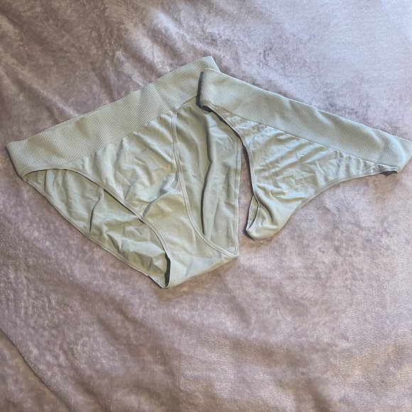 SKIMS BODY L Brief & Thong panties in TALC - Picture 2 of 2